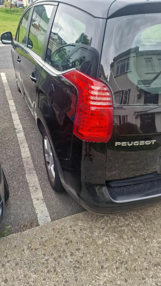 Peugeot 5008 2010 - Image 2