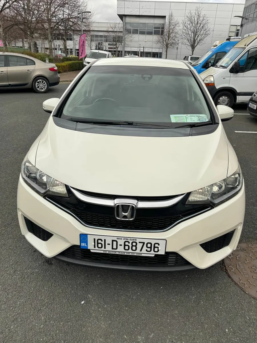 Honda Fit Hybrid 2016 - Image 2