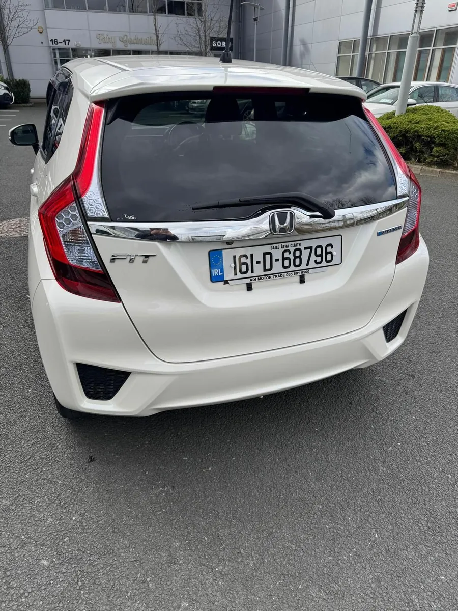 Honda Fit Hybrid 2016 - Image 3