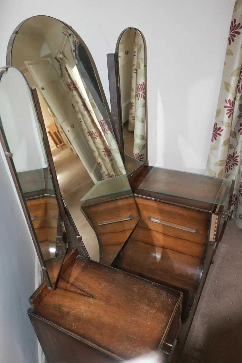 Art Deco Vanity Makeup Table and robe - Image 3