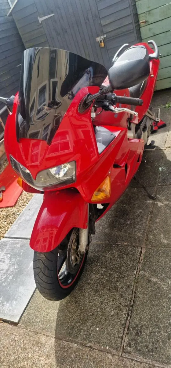 Honda VFR800 FI - Image 1