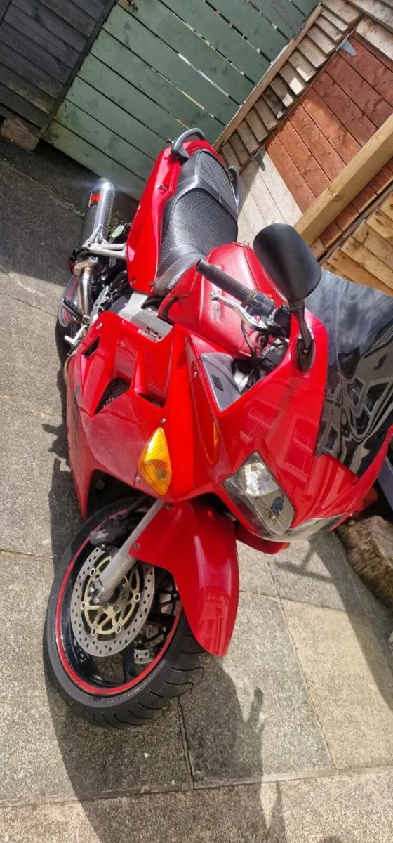 Honda VFR800 FI - Image 2