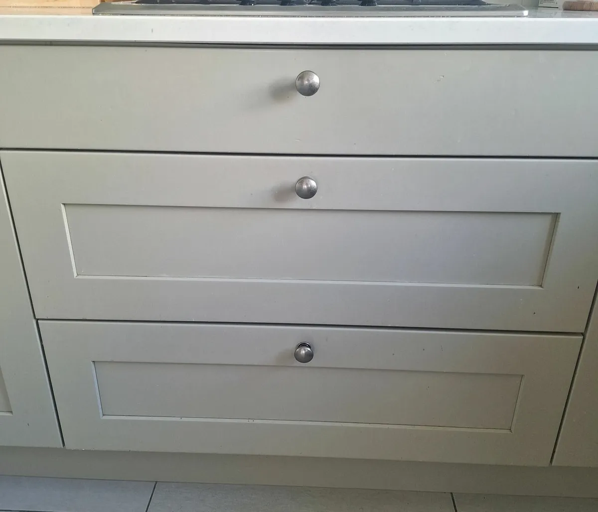 Kitchen cabinets and quartz countertop - Image 2