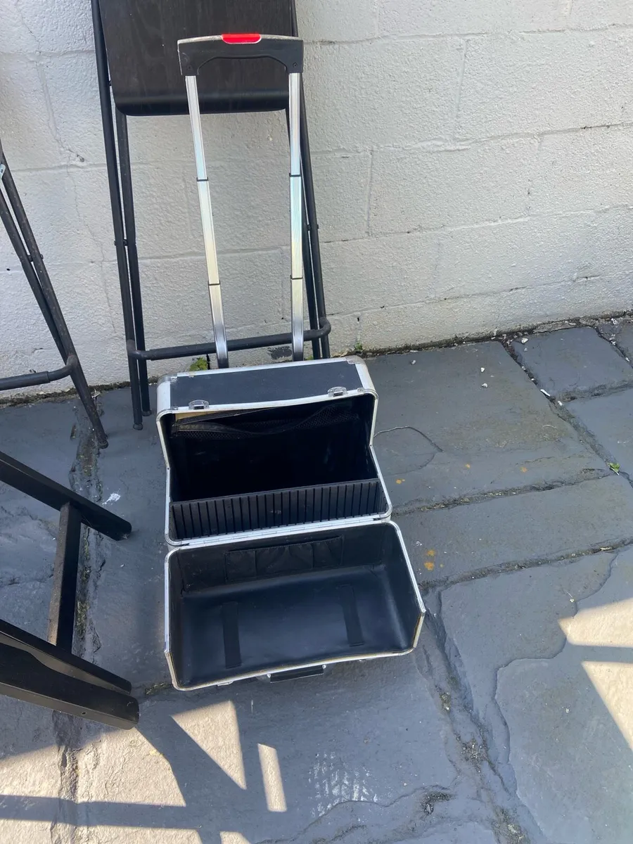 Studio Chairs E/V Speaker - Image 4