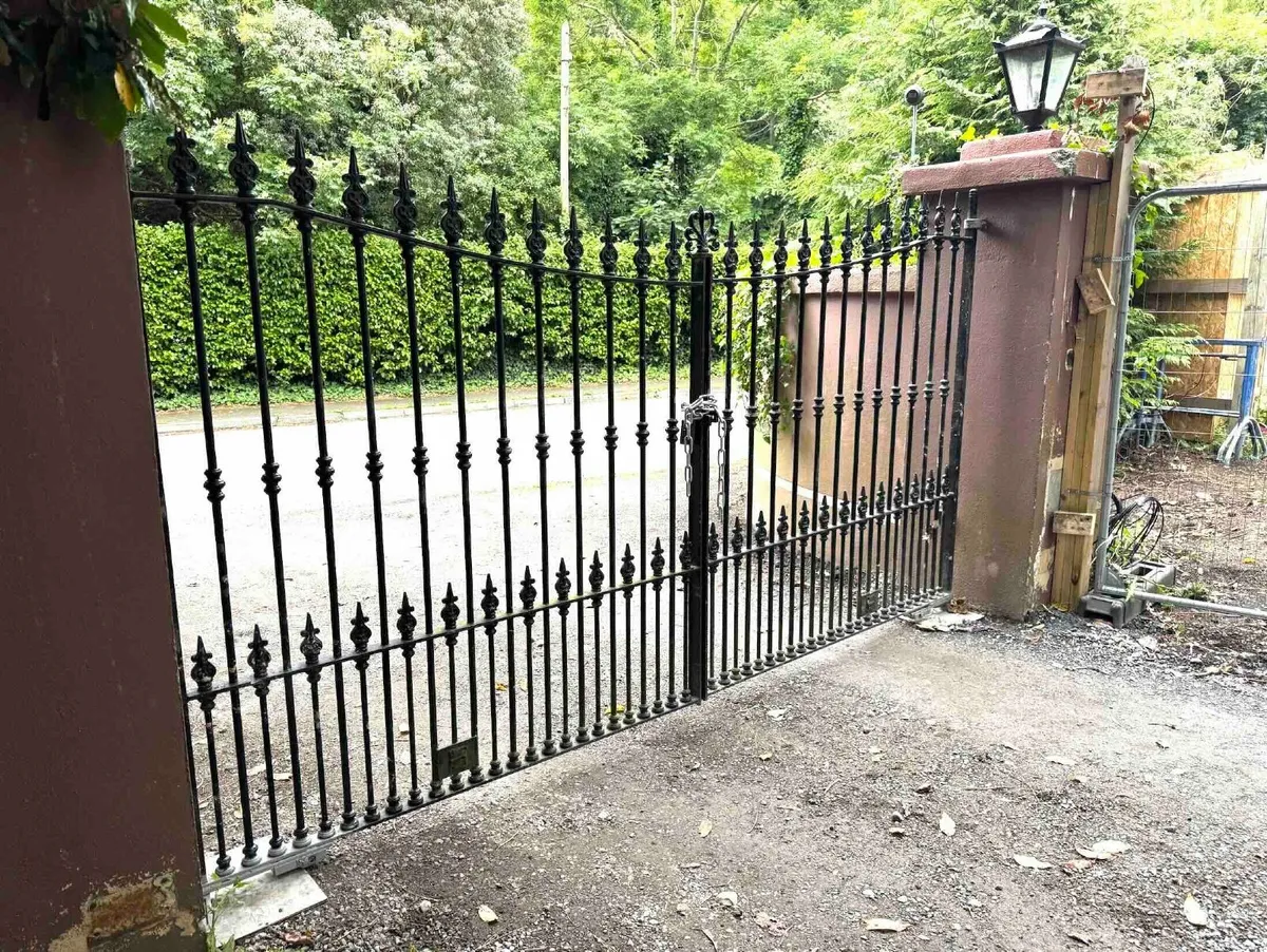 Steel gates - Image 1