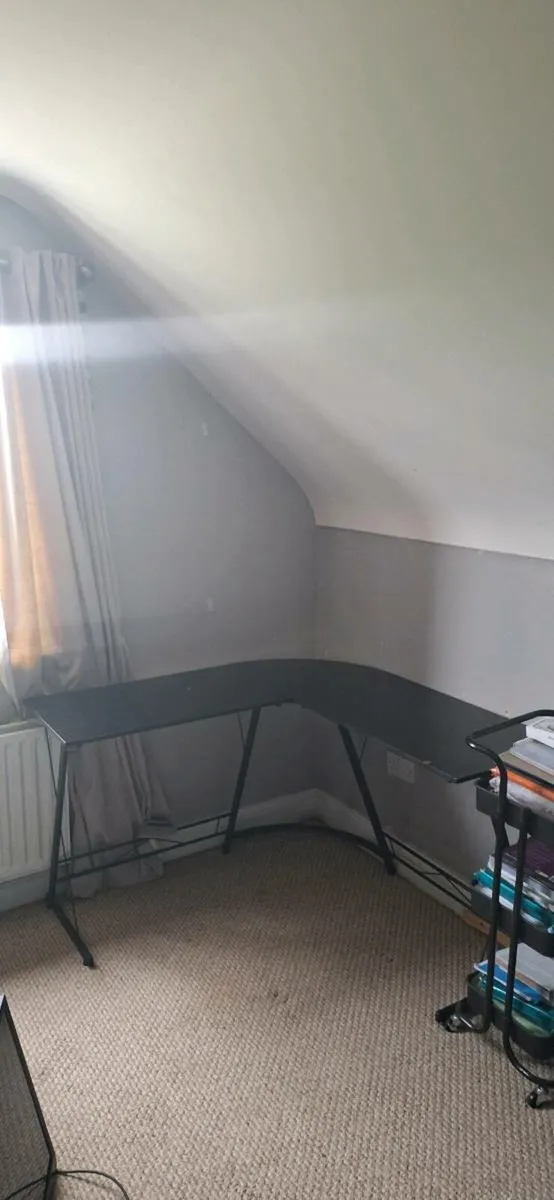 L shaped computer desk - Image 1