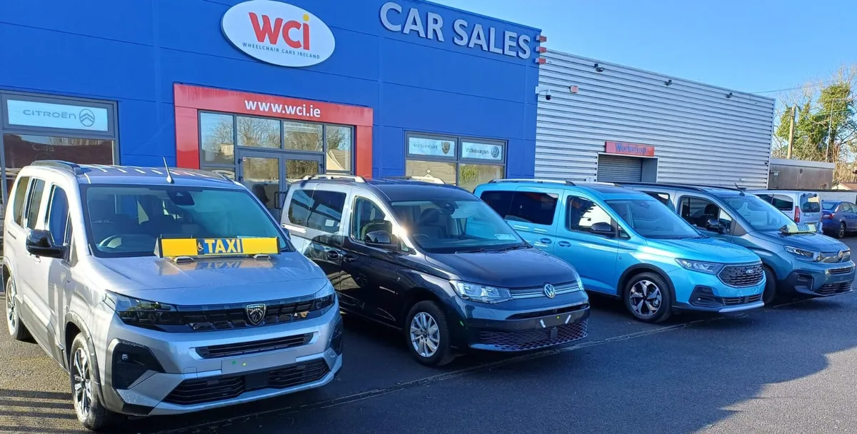 Renault Trafic Wheelchair Taxi - Image 1