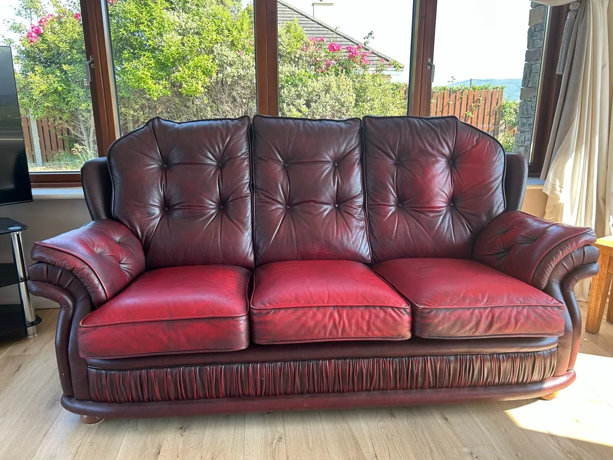 Three piece suite - Image 1