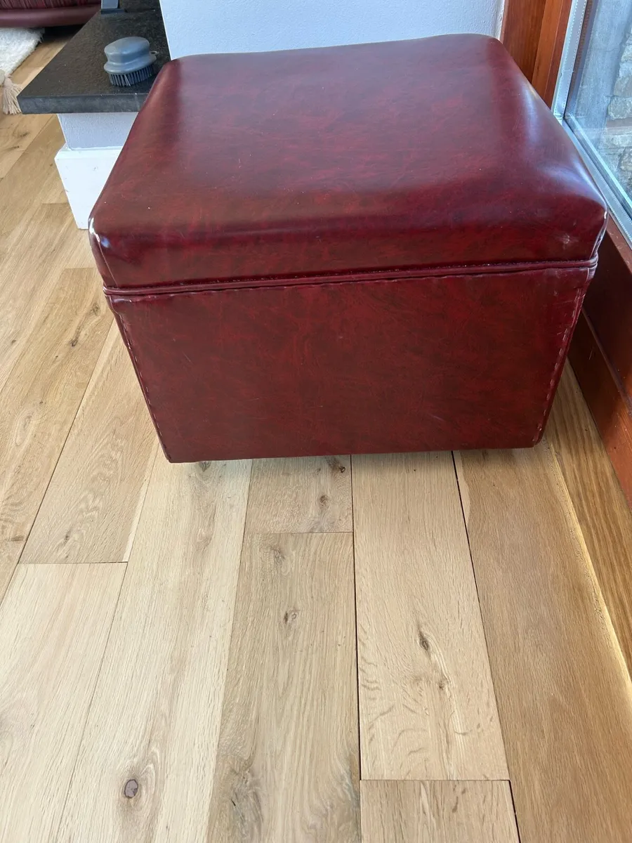 Three piece suite - Image 4