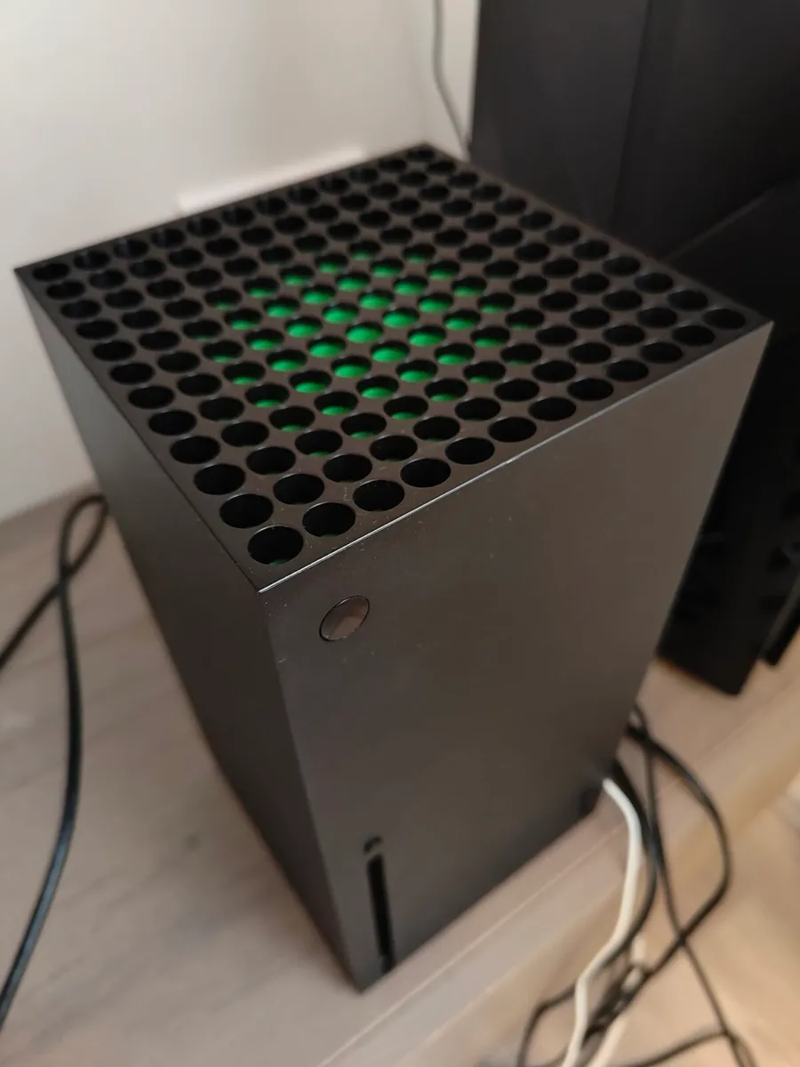 Xbox Series X - Image 1