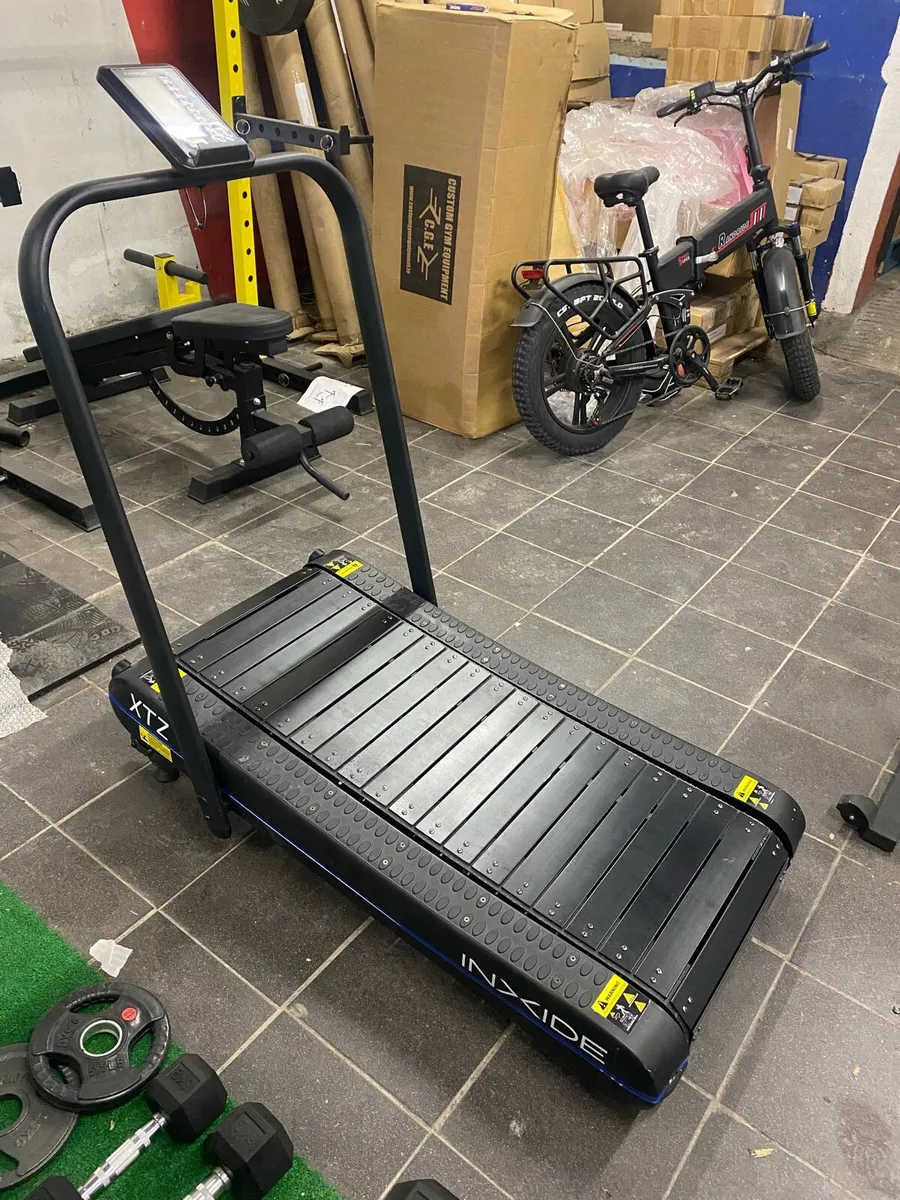 Curved Treadmill with Foldable Handle - Image 2