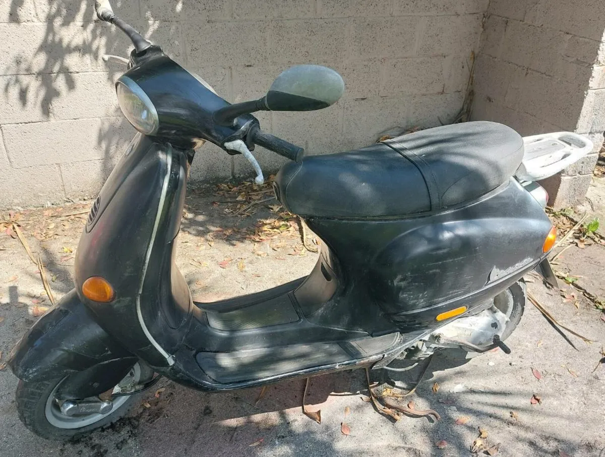 1999 Vespa ET4. - Image 1