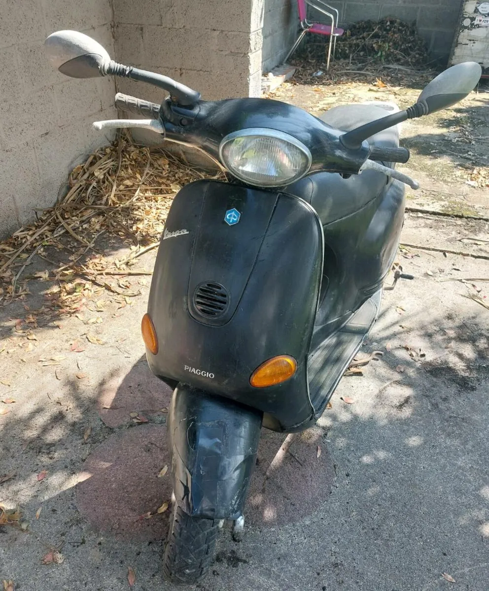 1999 Vespa ET4. - Image 3