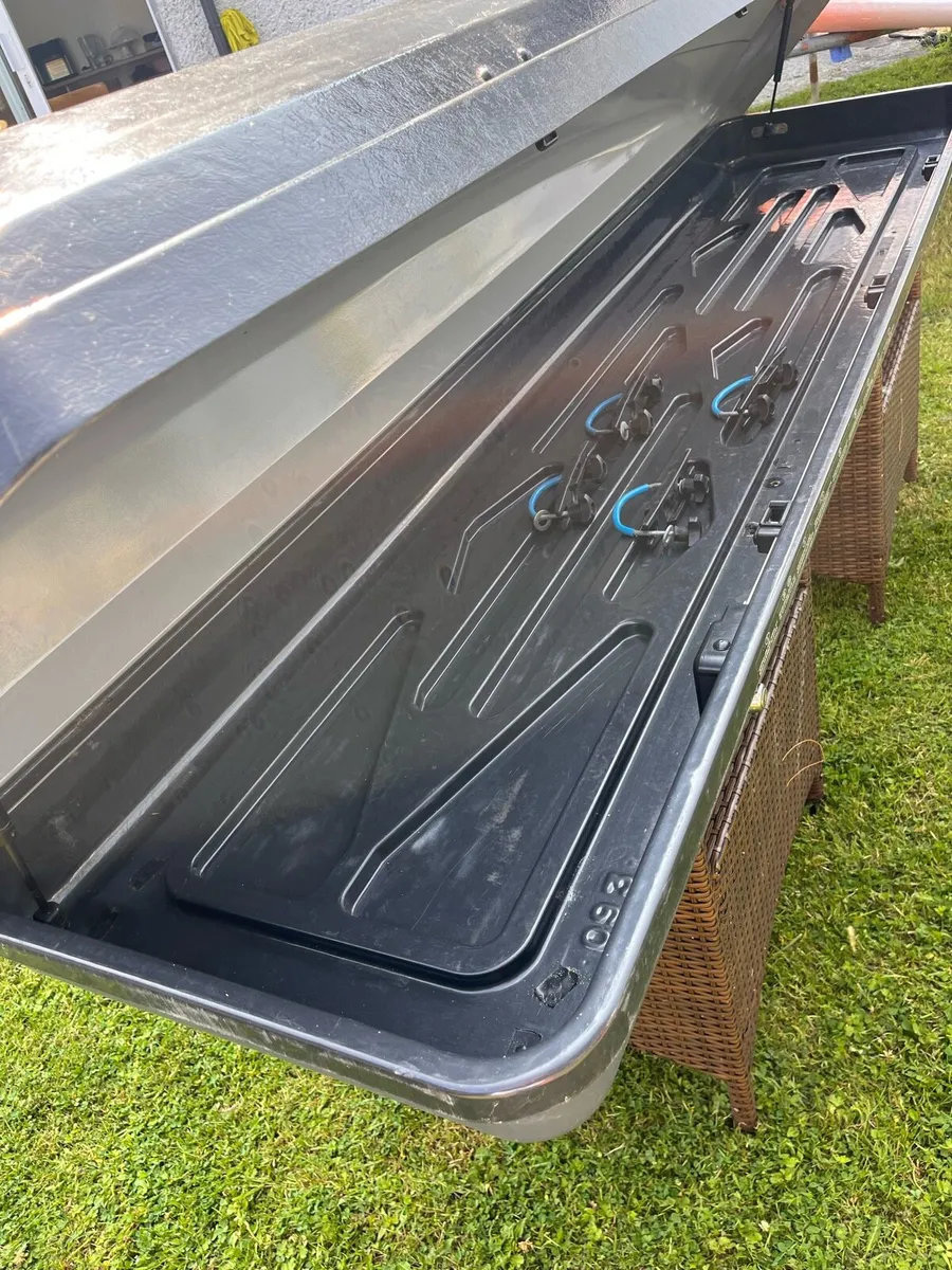 Thule roof box - Image 2