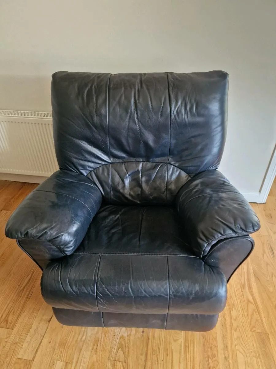 3 seater recliner + x2 recliner armchairs - Image 2