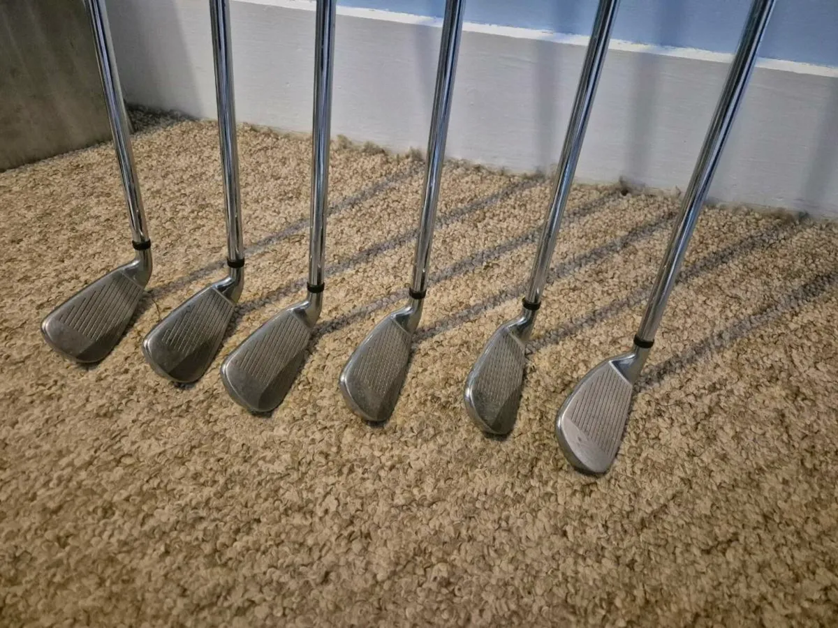 Wilson Staff Di11 Golf Clubs - Image 1