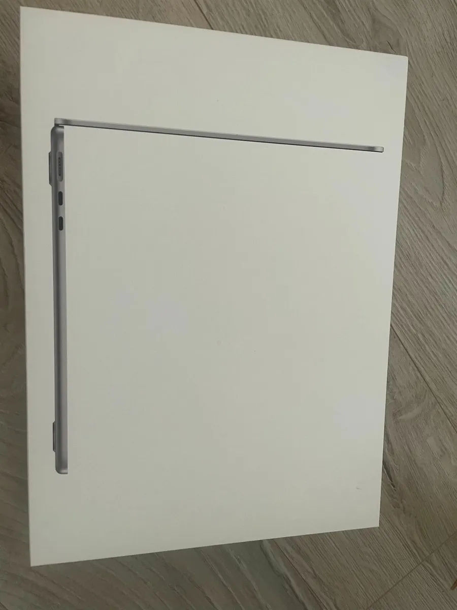 Apple macbook air  box. 3 for 20 - Image 1