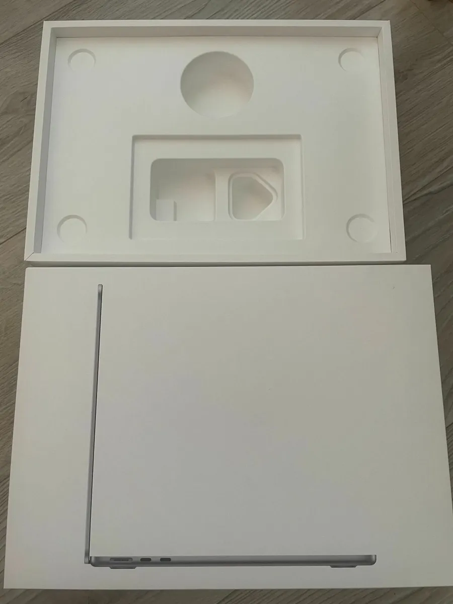 Apple macbook air  box. 3 for 20 - Image 2