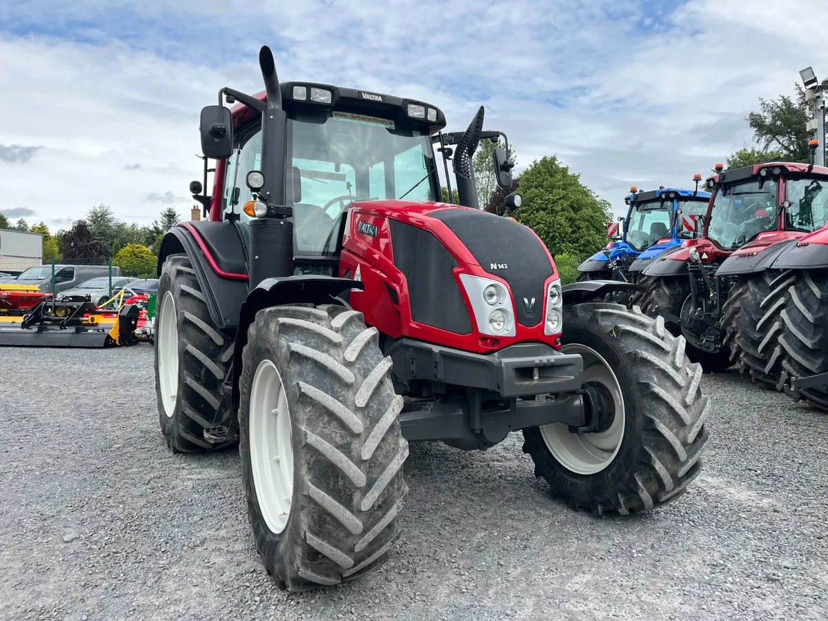 2015 Valtra N143 Hi Tec Tractor - Image 3