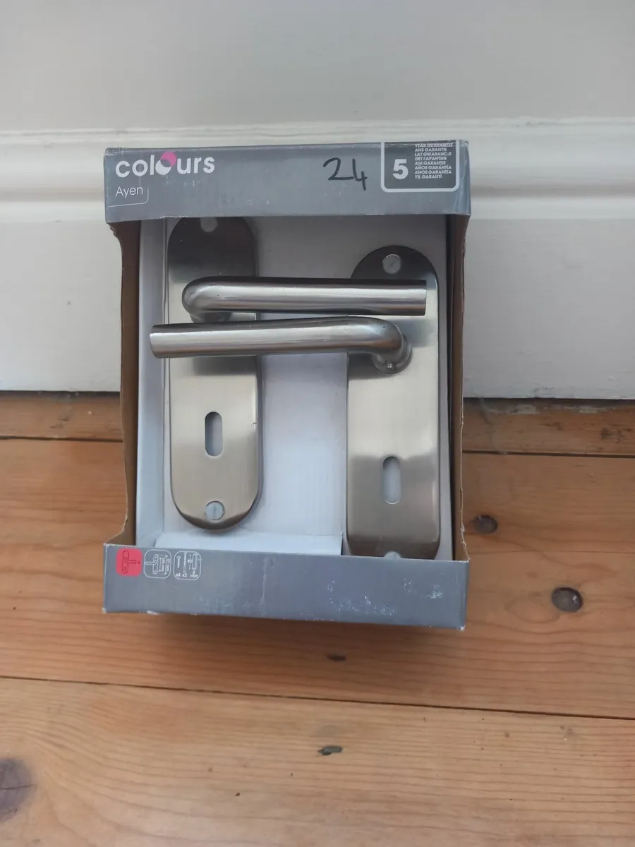 Interior door handles - Image 1