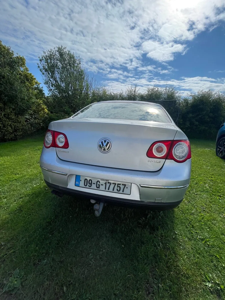 Volkswagen Passat Saloon - TOW BAR with light plug - Image 1