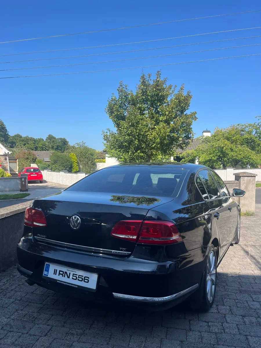 2011 Volkswagen Passat - Image 2