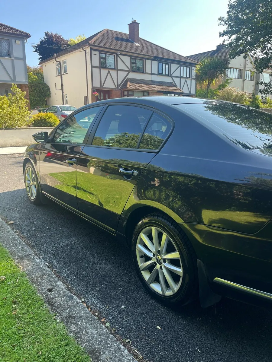 2011 Volkswagen Passat - Image 3