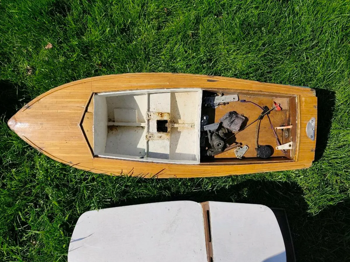 Antique boats - Image 3