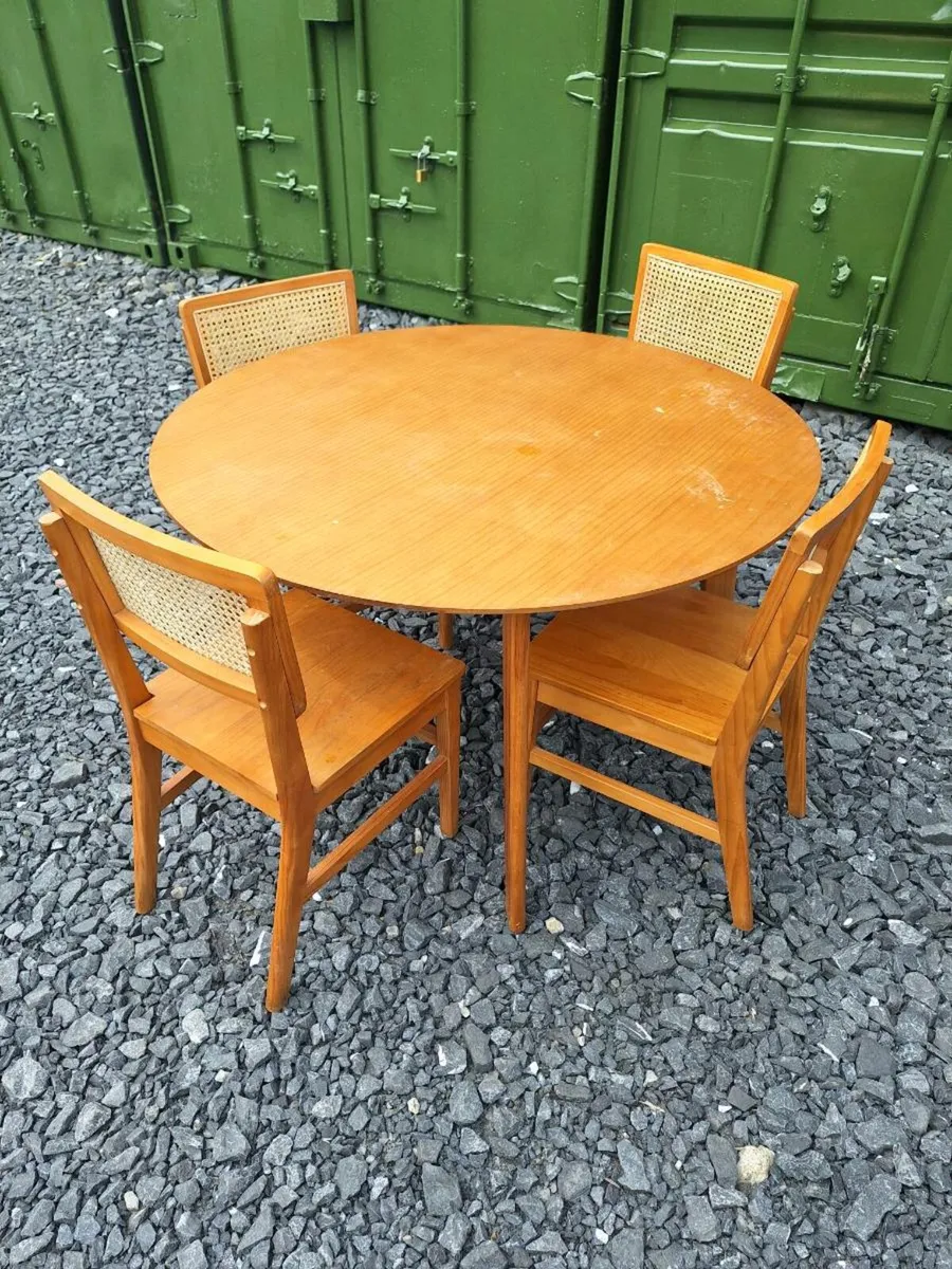 Round table with chairs (DELIVERY) - Image 1