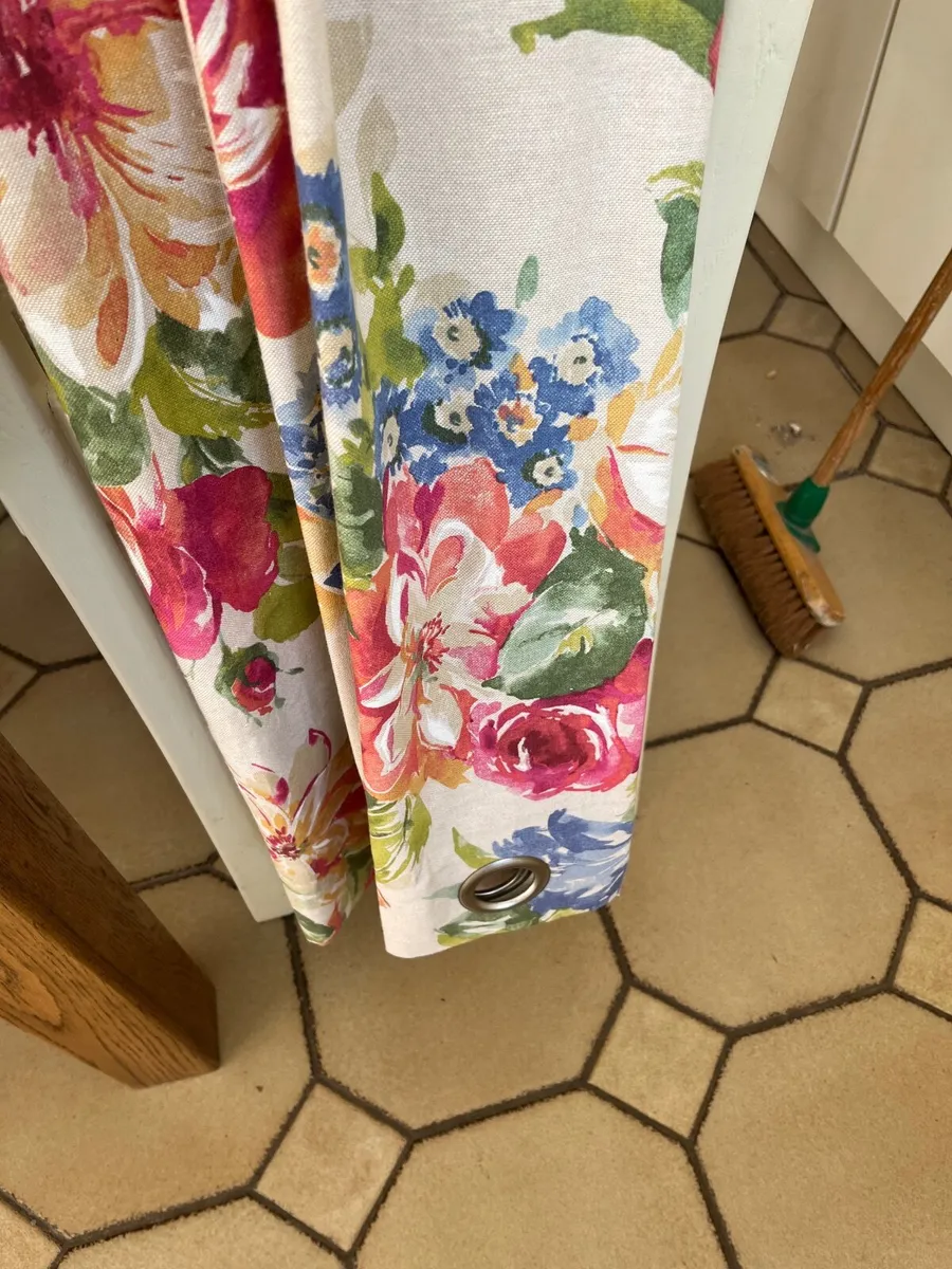 Curtains - Image 3