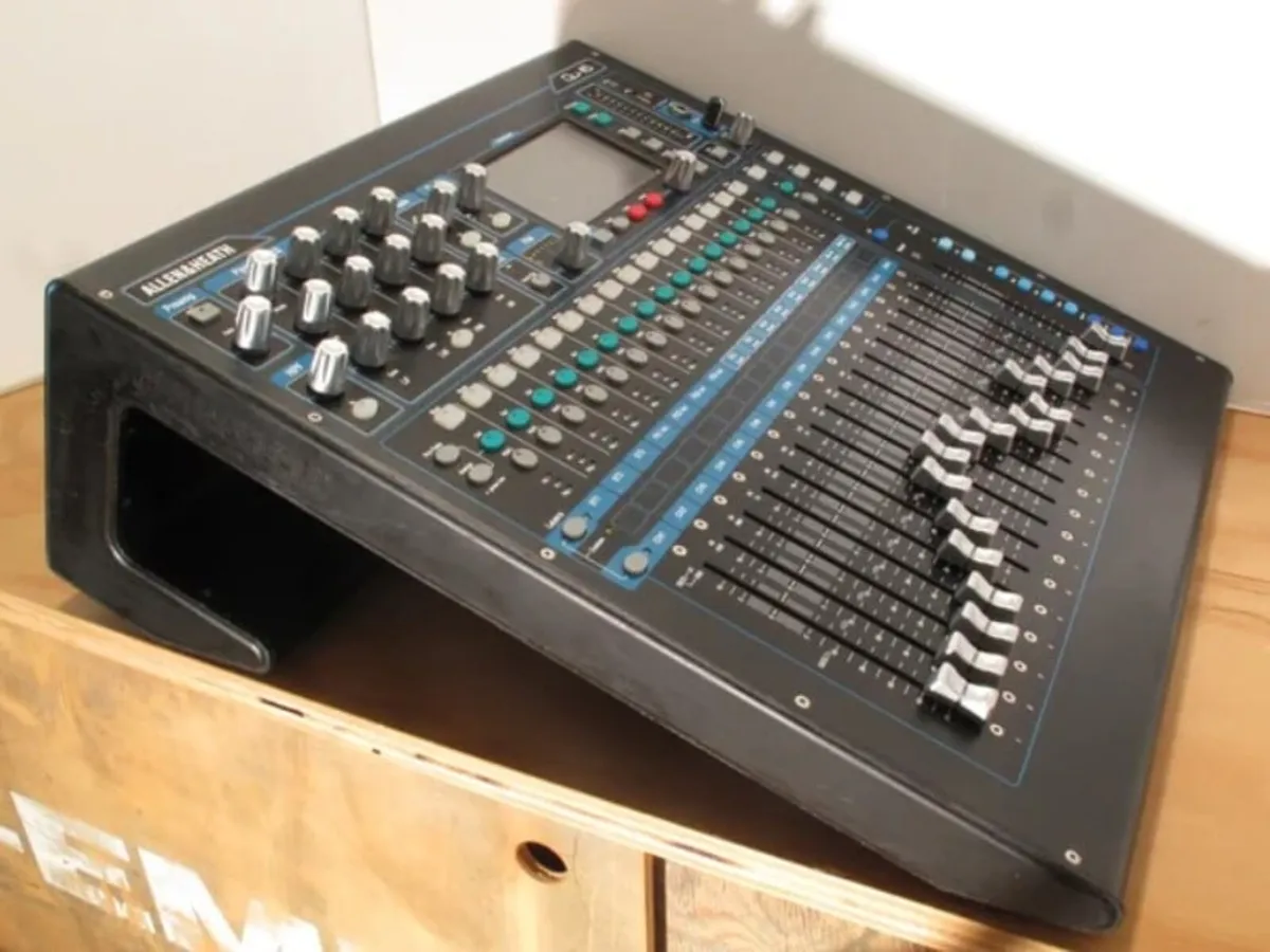 Allen & Heath Qu‑16 16‑ch Digital Mixer - Image 4