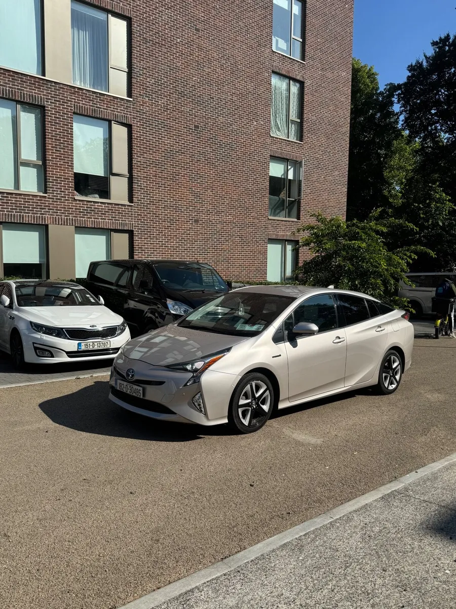 2018 Toyota Prius G Model High Spec - Image 2