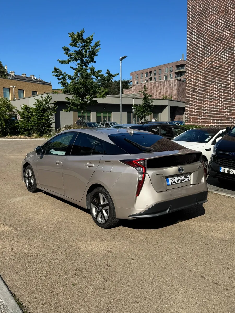2018 Toyota Prius G Model High Spec - Image 3