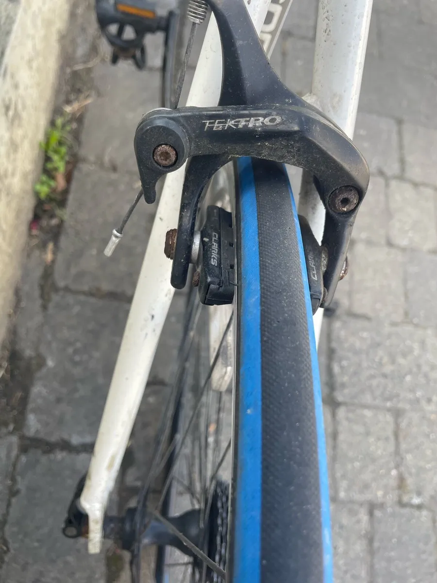 Road Bike Carrera - Image 4