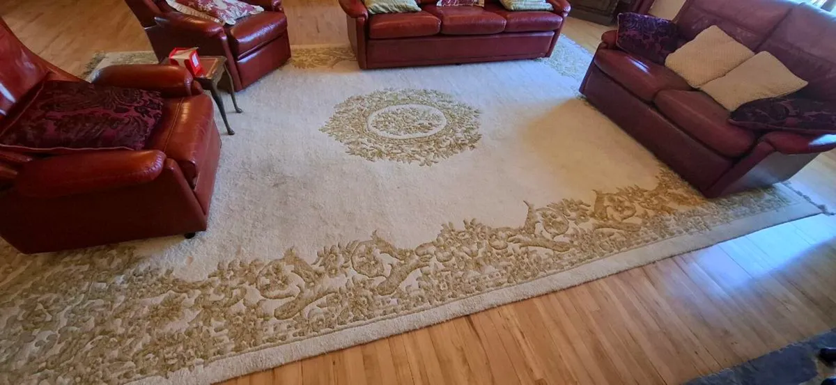Pure wool genuine 10 x15ft large rug cream & gold - Image 1