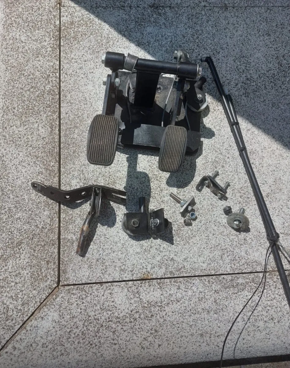 Dual control pedal kit - Image 1