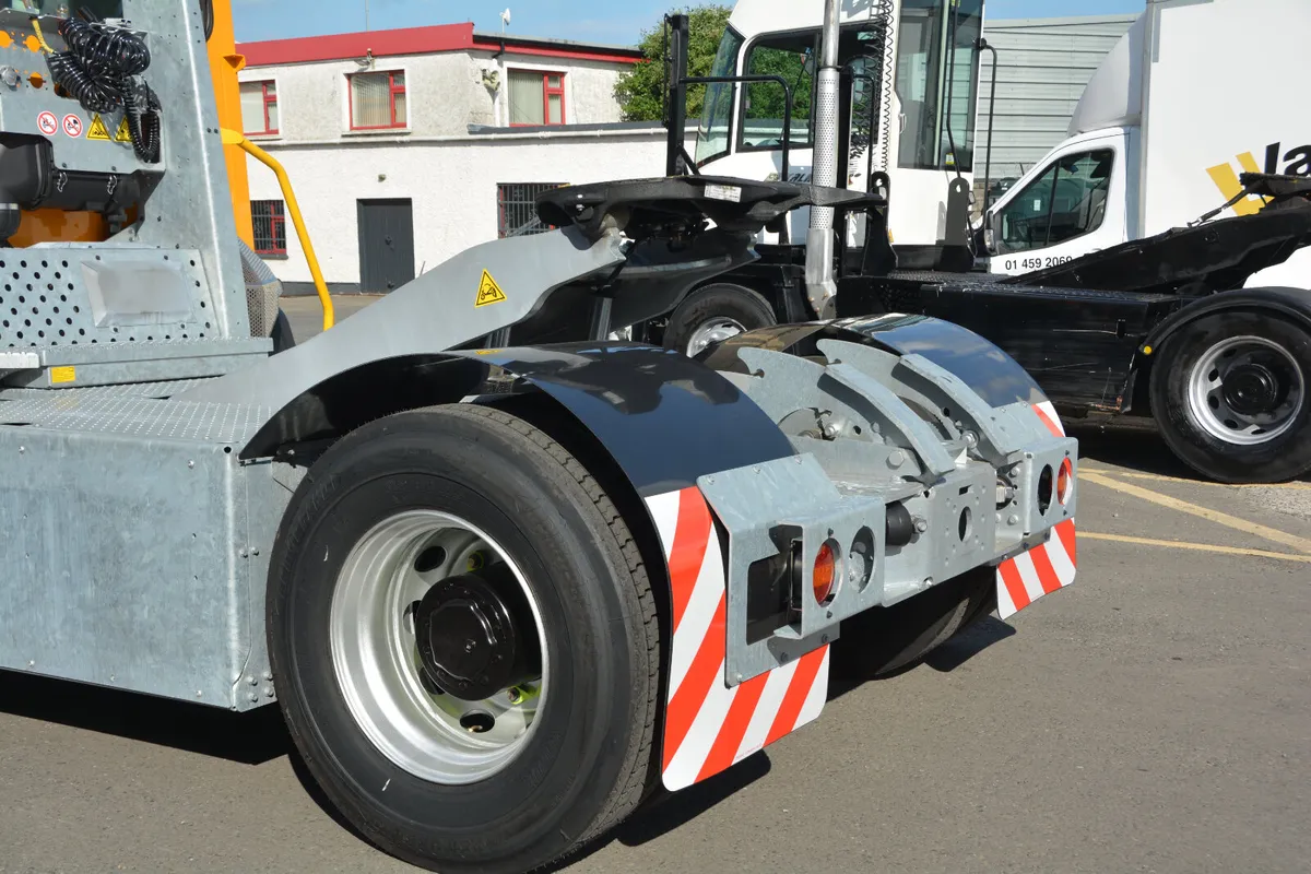 Terberg YT193 Yard Shunter - The Trailer Mover - Image 3