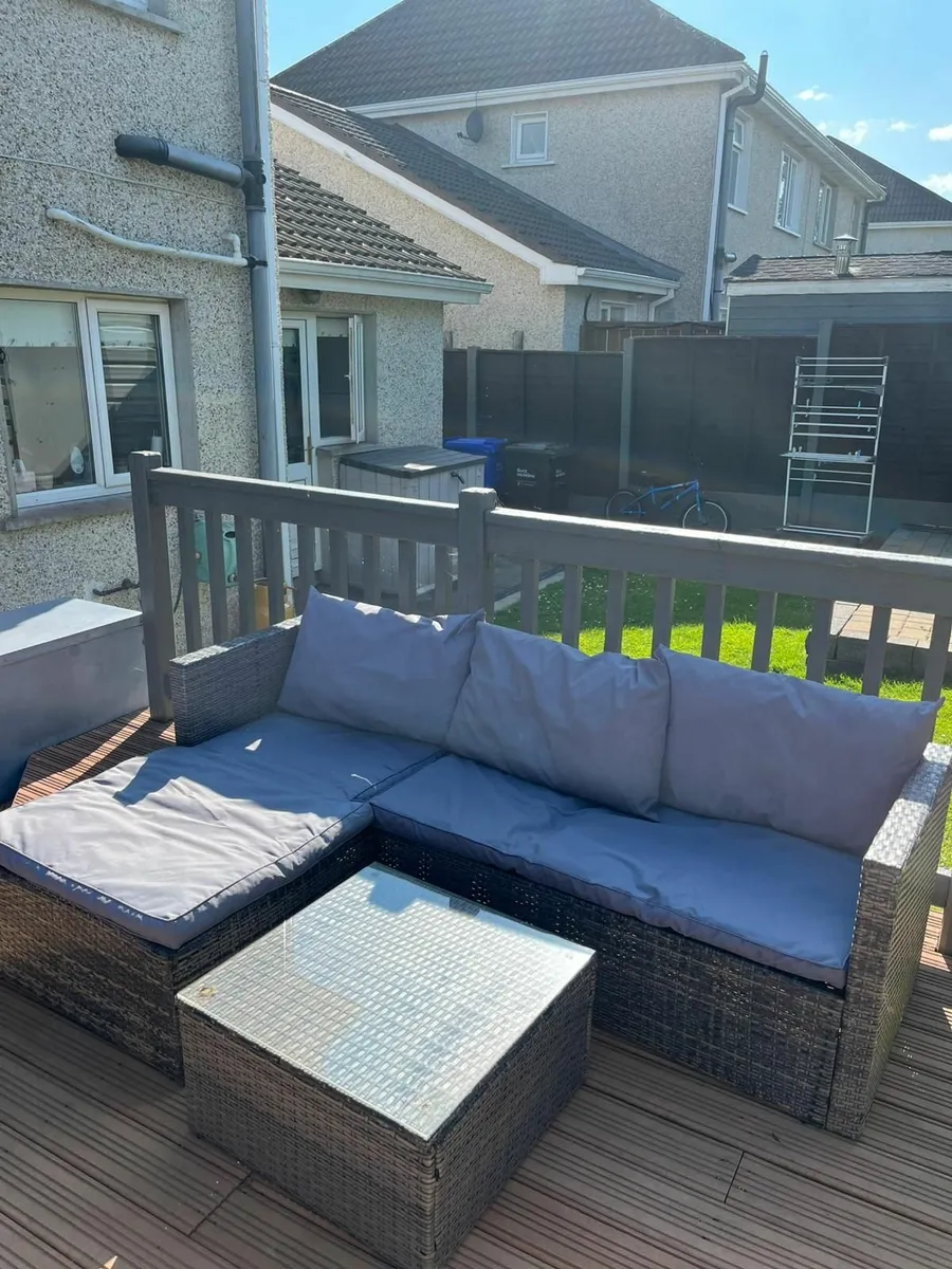 Garden furniture - Image 1