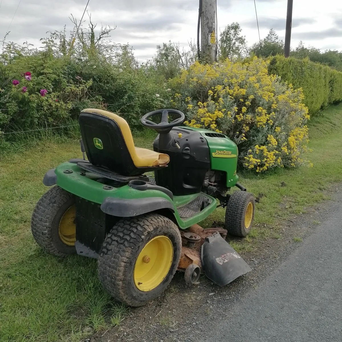 John deere ride on lawnmower - Image 2
