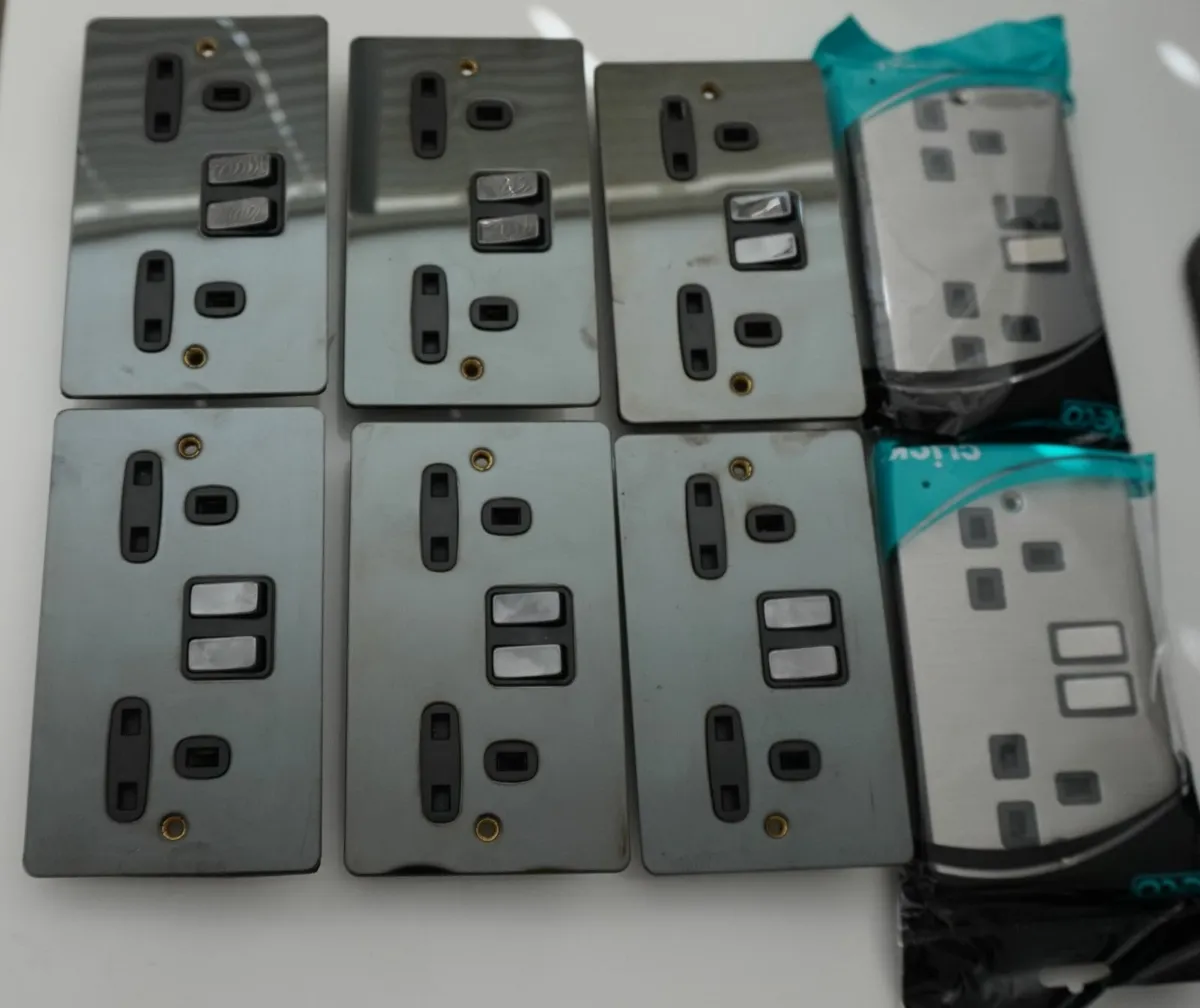 ELECTRICAL SOCKETS - Image 1