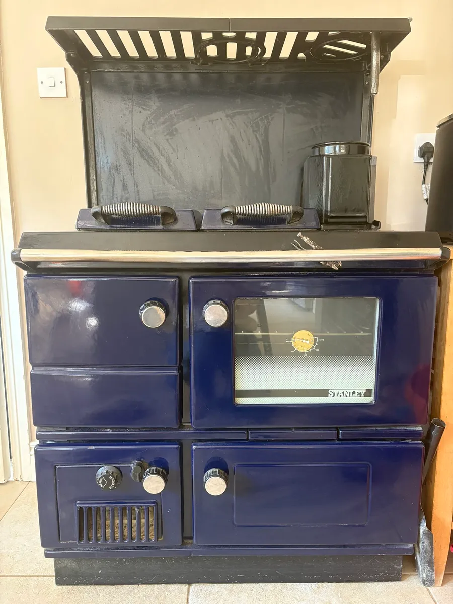 Super Stanley solid fuel range - Image 1