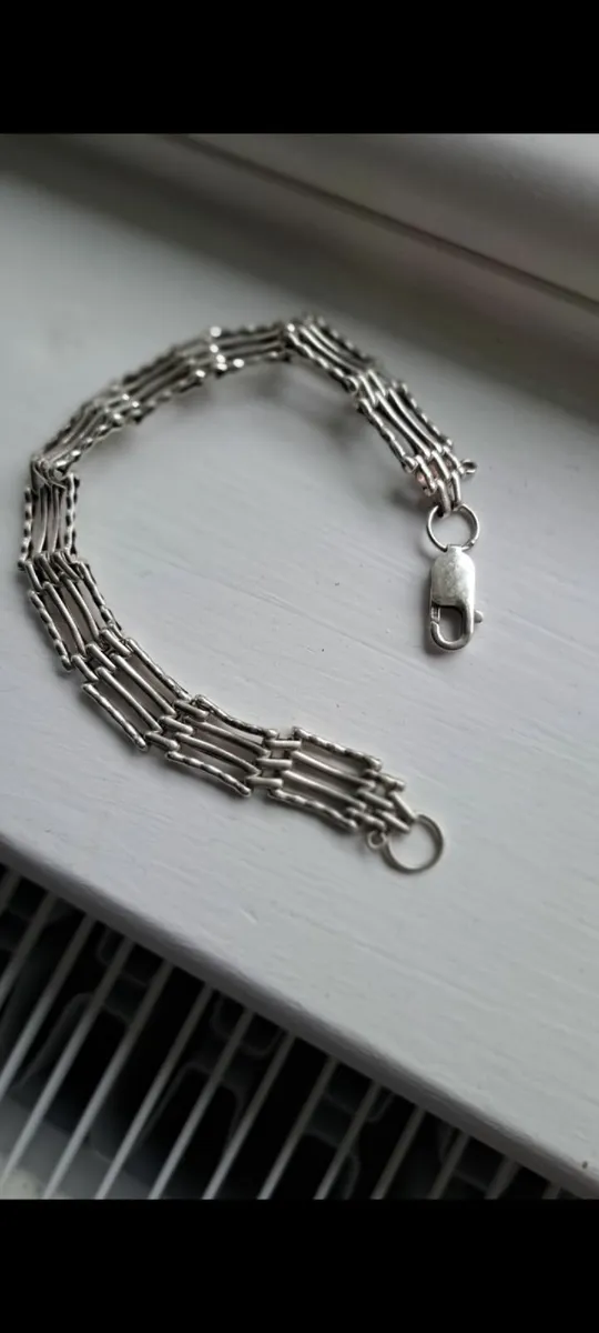LADIES SILVER GATE BRACELET - Image 1