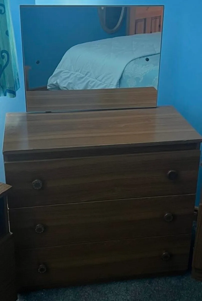 3-Drawer Dresser with Mirror - Image 3