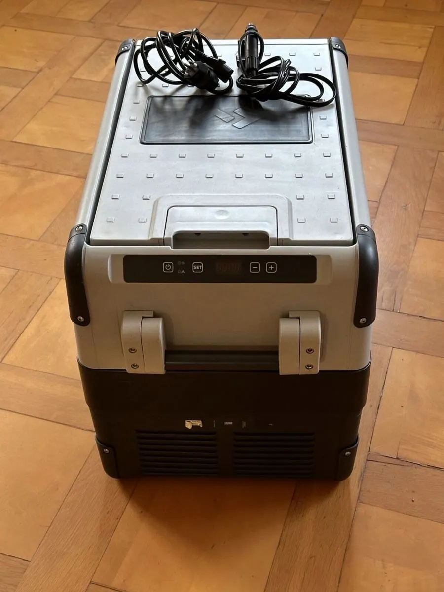 Dometic CFX40W Portable Fridge Like New & Warranty - Image 2