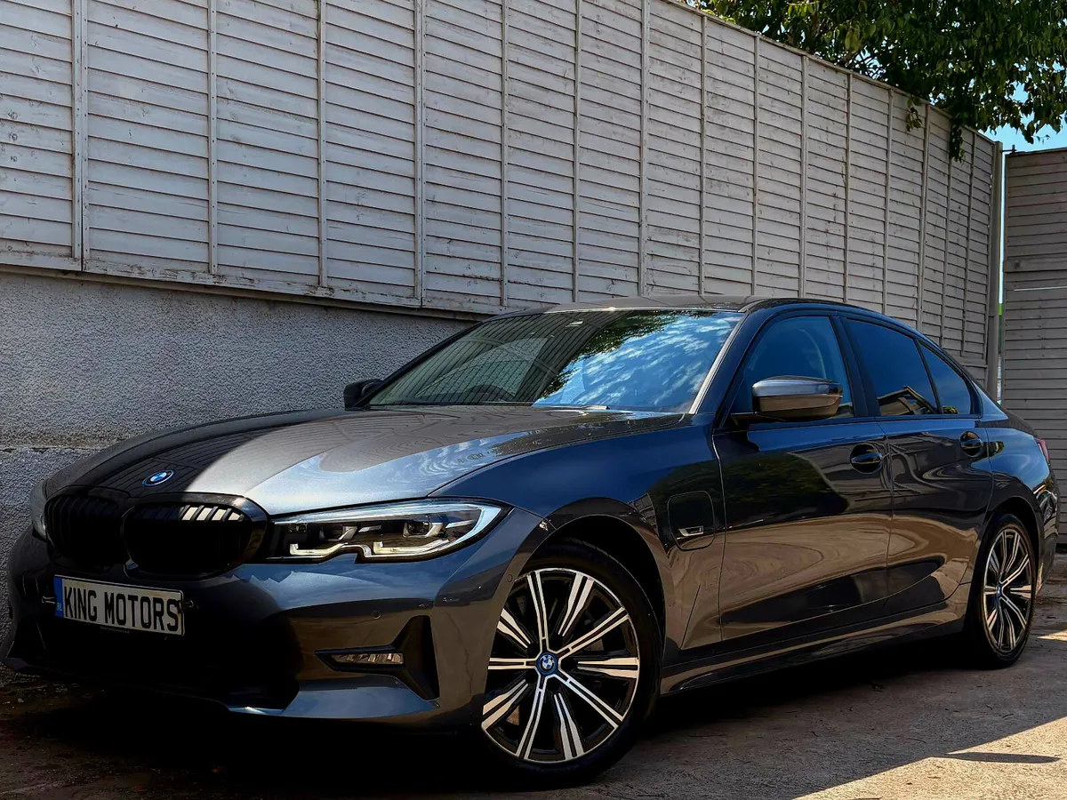 BMW 3-Series 2022 330E SE PRO / HUGE SPEC / - Image 4