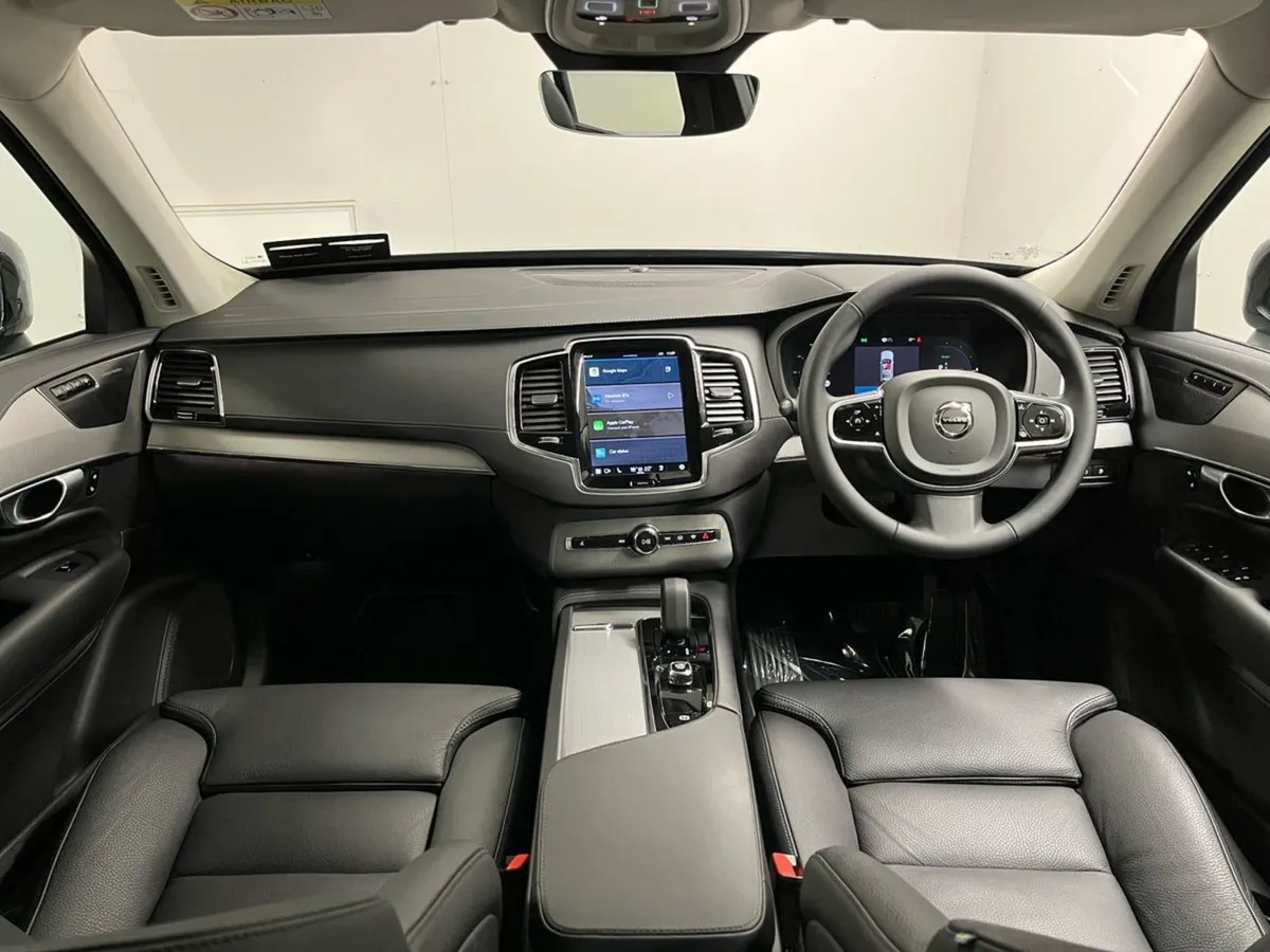 Volvo XC90 T8 Plus Dark Recharge Auto - Panoramic - Image 4