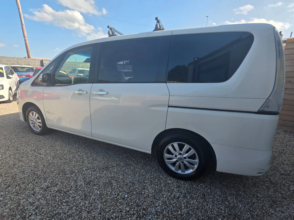 Nissan Serena hybrid - Image 4