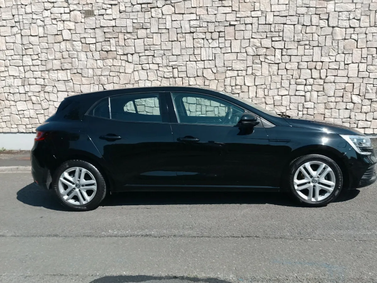 Renault Megane Expression TCE 130 4DR - Image 2