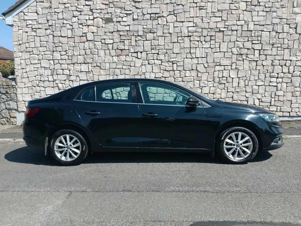 Renault Megane Play TCE 14 4DR - Image 2
