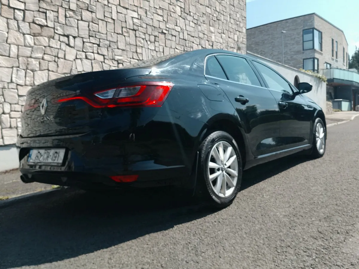 Renault Megane Play TCE 14 4DR - Image 3
